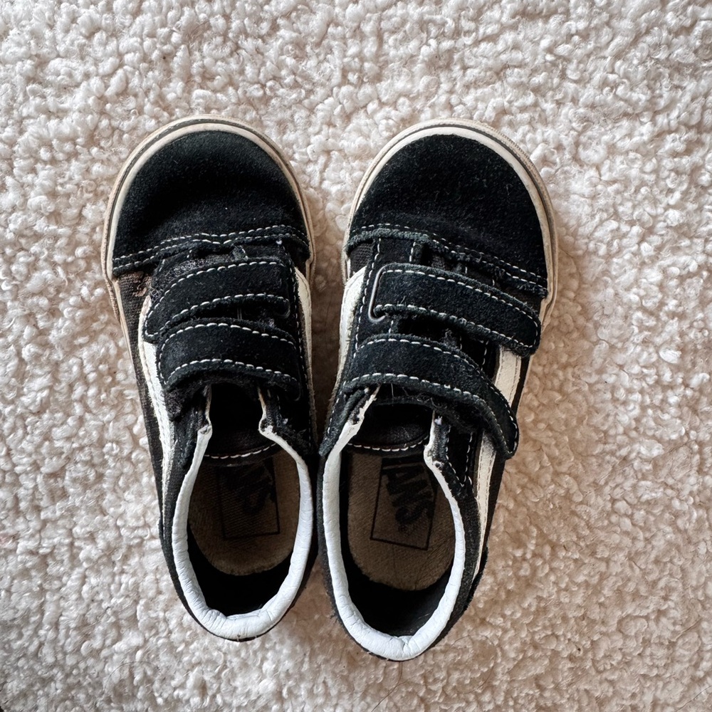 Kids Black Vans Velcro Sneakers